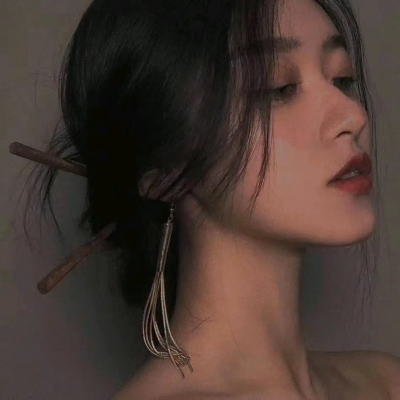2025年最酷的微信头像女生图片