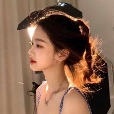 2025最美女生头像图片