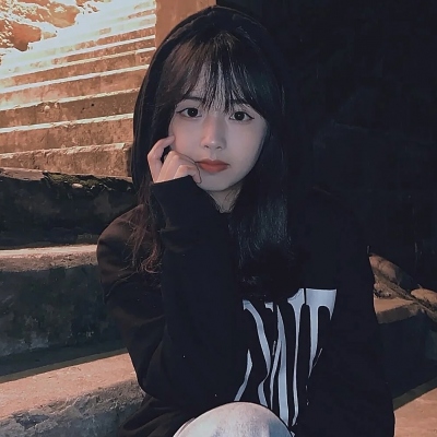 2025最火头像女真人图片