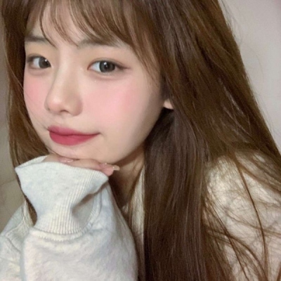2025年最新唯美真人美女头像图片