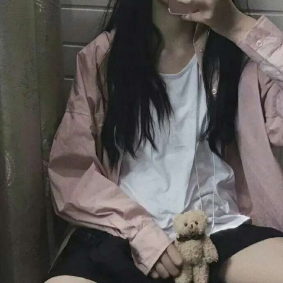 2025年最时尚的女生头像图片