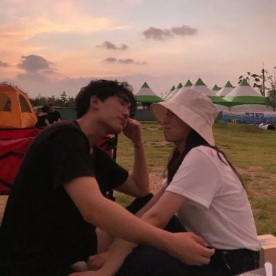 情侣头像一人一半左右真人