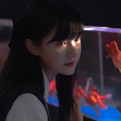 2025年最酷的微信头像女生图片