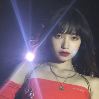 女生露脸高级感头像图片