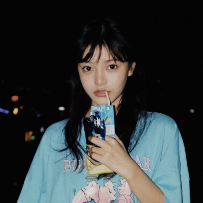 女生露脸高级感头像图片