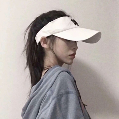 2025戴帽头像女最新版的图片