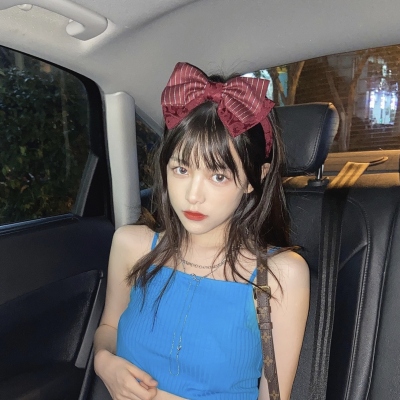 女生露脸高级感头像图片