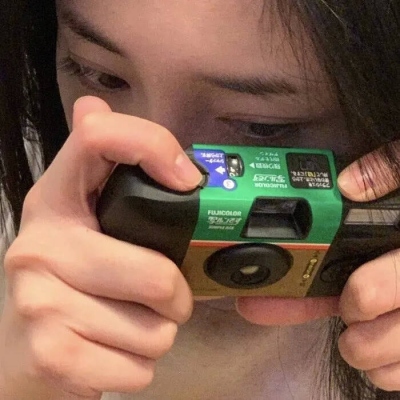 女生露脸高级感头像图片