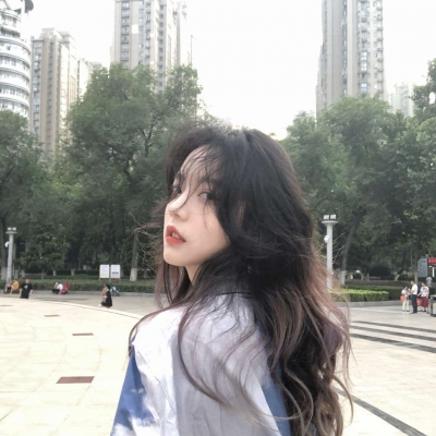 女生露脸高级感头像图片