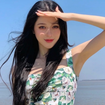 干净温柔但又有点霸气的女头图片