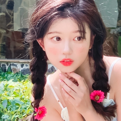 高级感头像女干净温柔端庄高清图片