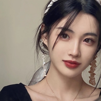 干净温柔但又有点霸气的女头图片