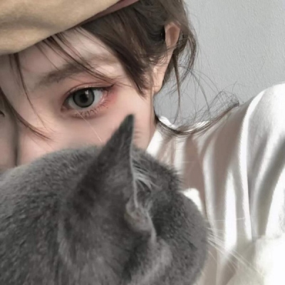 微信头像抱猫咪女生超甜图片