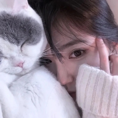 微信头像抱猫咪女生超甜图片