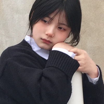 ins招桃花的小众女头图片