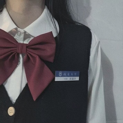 ins招桃花的小众女头图片