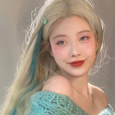 干净温柔但又有点霸气的女头图片