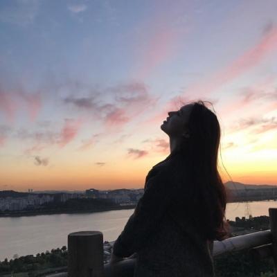 2025年最新背影美女真人头像图片