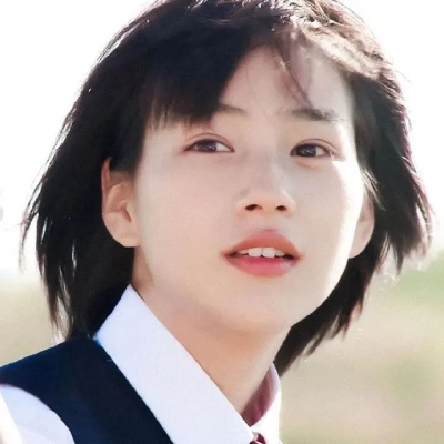 ins惊艳小众女生头像真人高清图片