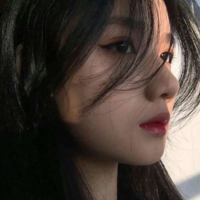 女生时尚成熟温柔真人小众高清头像