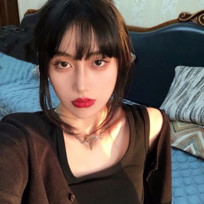 小众女生真人头像ins冷淡风高清图片