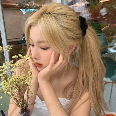 女生头像ins慵懒高级感甜酷图片