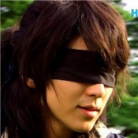 蒙眼头像男真人伤感高清图片