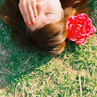 蒙眼睛的头像女生意境图片