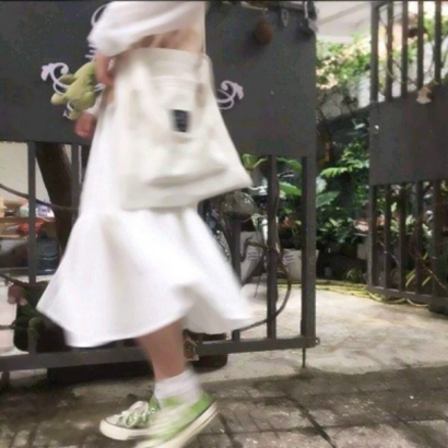 女生头像腿部真实