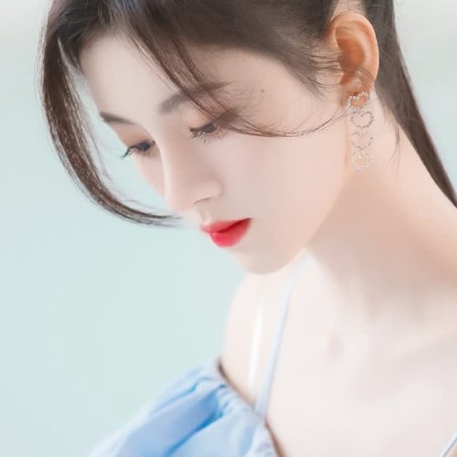 伤感低头心动美女头像图片