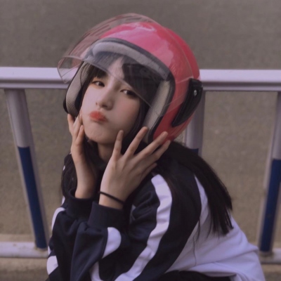 女生带头盔的头像图