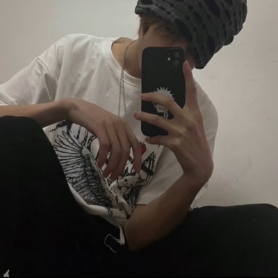 男生遮脸帅气头像