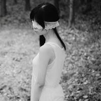 蒙眼睛的头像女生意境图片