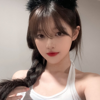 看起来很哇塞的女生头像图片