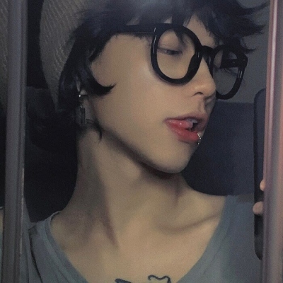 高级压迫感十足的男生头像图片