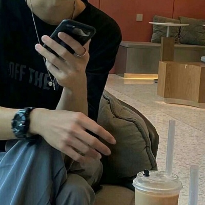 高端高级感的小众男头像图片