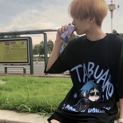 高端高级感的小众男头像图片