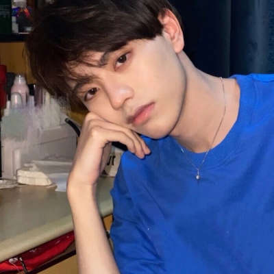 高级压迫感十足的男生头像图片