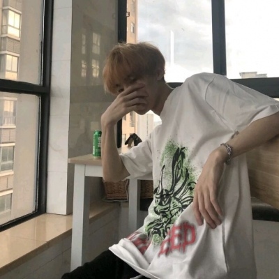 高端高级感的小众男头像图片