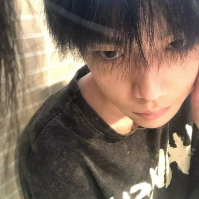 真人超酷男生超丧头像图片