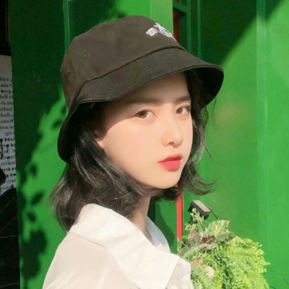 女生戴帽子头像 超酷