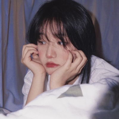 微信真人小众高级女头干净图片