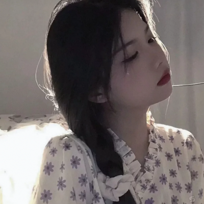 2025年最火的ins头像女生高清图片