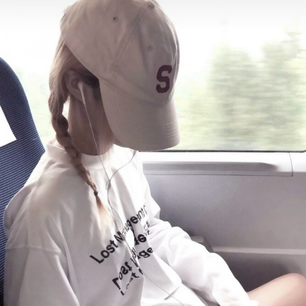 女生酷酷的头像戴帽子高清图片