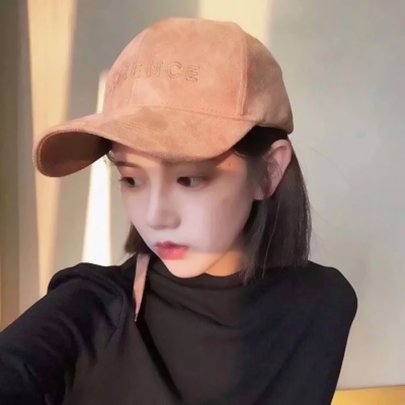 女生戴帽子头像 超酷