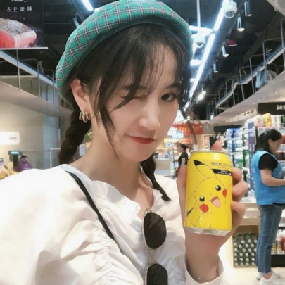 女生戴帽子头像 超酷