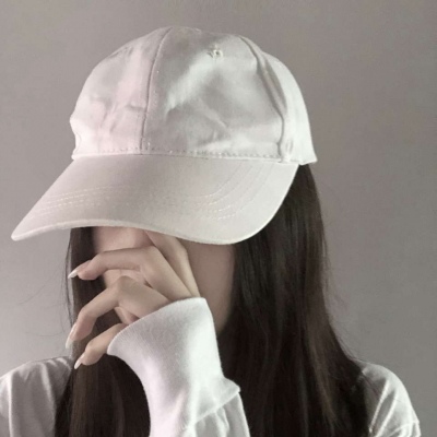 2025头像女戴帽子高清图片