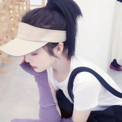 女生头像真人戴帽子