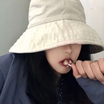 2025头像女戴帽子高清图片