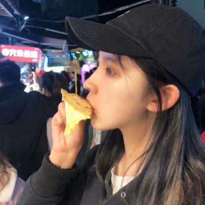 女生戴帽子头像 超酷